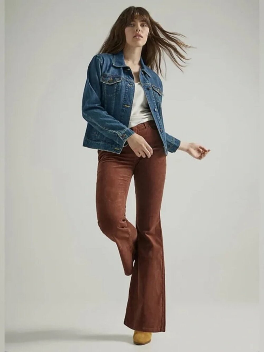 WRANGLER Women's High-Rise Fierce Flare Corduroy Pants in Saddle 6 x 32